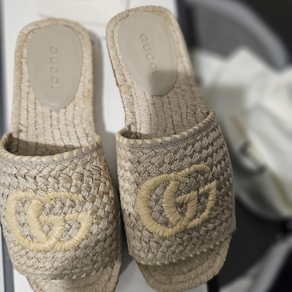 Gucci  Unisex runs big    Tan Slide Sandals